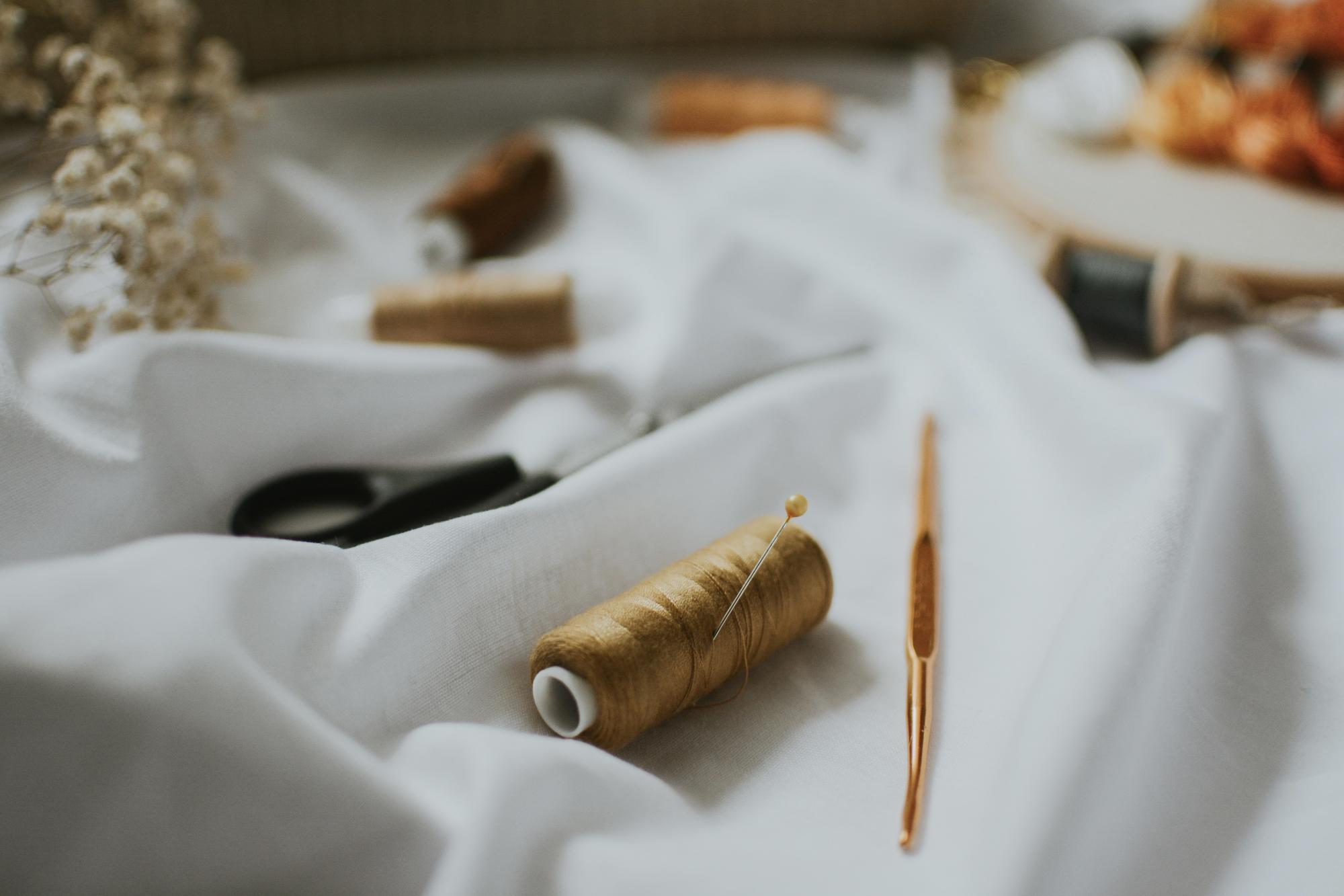 atelier hands pinning fabric in workshop